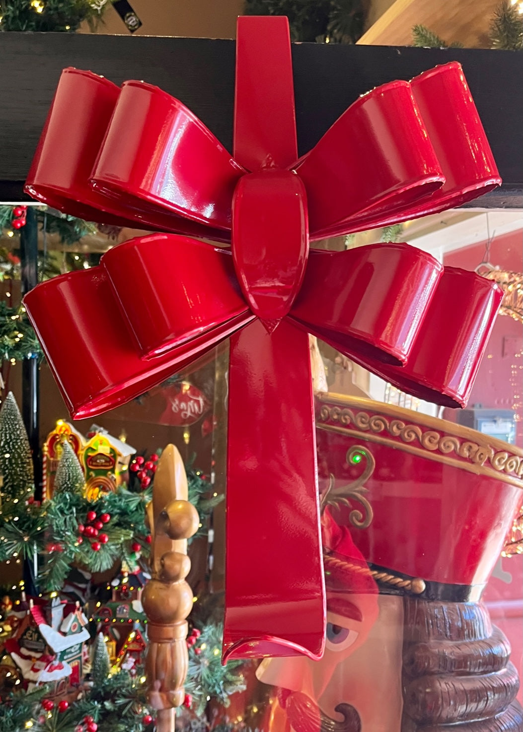 RED METAL BOW WREATH HANGER XM0257