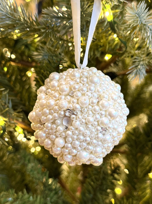 Beaded Ball Hanger W/ Pearls Acry 8cm Wh XM0021