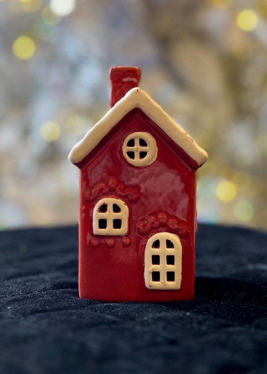 STONEWARE HOUSE - RED WITH WHITE ROOF XM0169