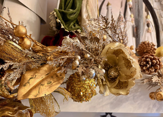 PINE GARLAND WITH GOLD BAUBLES & BERRIES 5FT XM0996