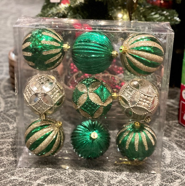 GREEN & GOLD 9 PACK MIXED SHATTERPROOF ORNAMENTS