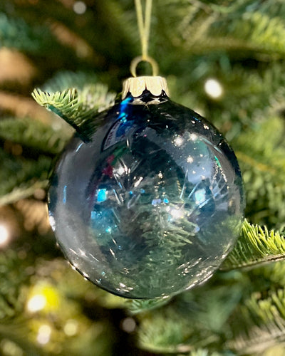 BLUE OMBRE WITH ETCHED LEAVES ROUND GLASS ORNAMENT YAN200