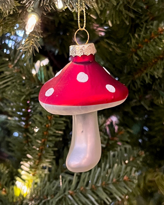 GLASS RED/WHITE TOADSTOOL HANGING ORNAMENT YAN238