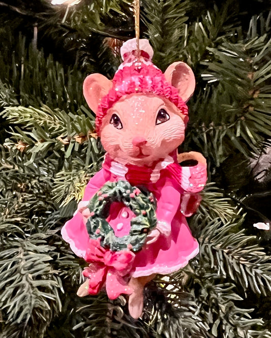 MRS MOUSE WITH WREATH HANGING ORNAMENT SHD1005
