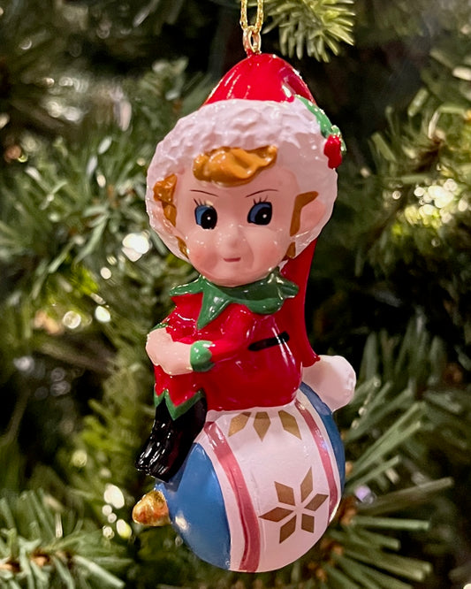 RETRO ELF SITTING ON BAUBLE HANGING ORNAMENT SHD1019