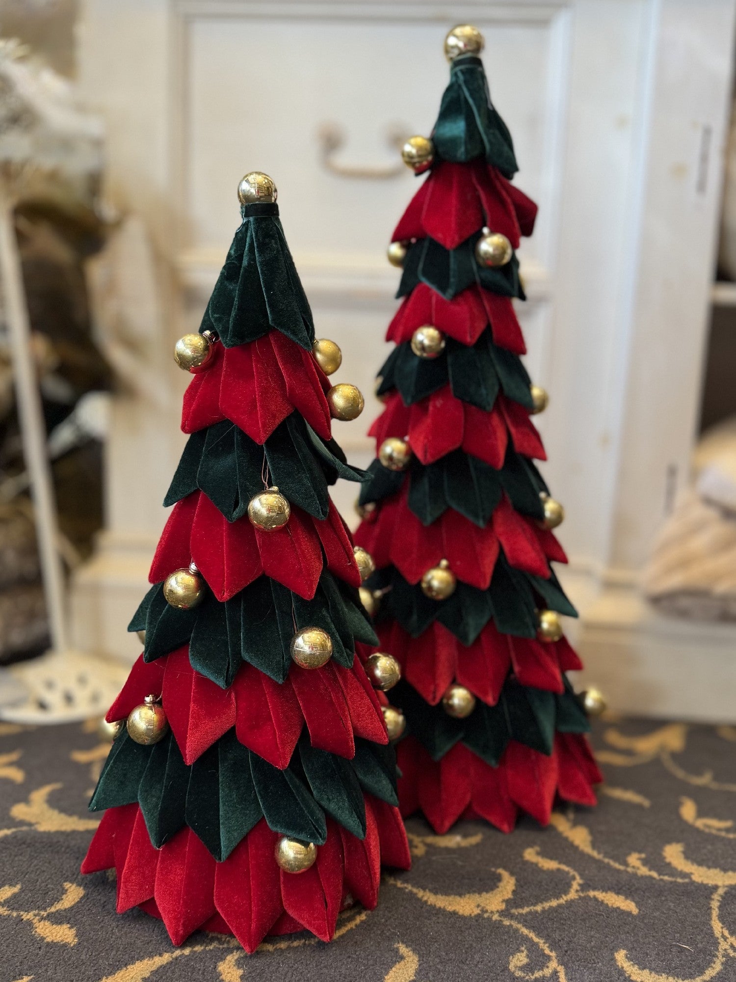 RED & EMERALD VELOUR CHRISTMAS TREE WITH GOLD BAUBLES 52CM X419786