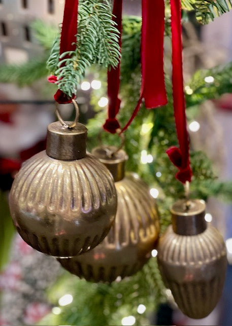  ANTIQUE GOLD METAL BELLS SET OF 3 HANGING X440872