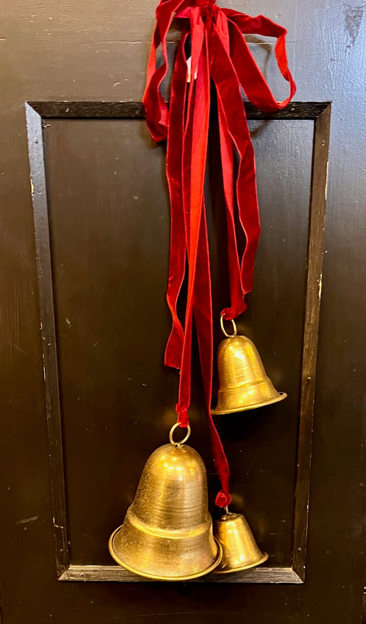 SET OF 3 ANTIQUE GOLD METAL BELLS X440889