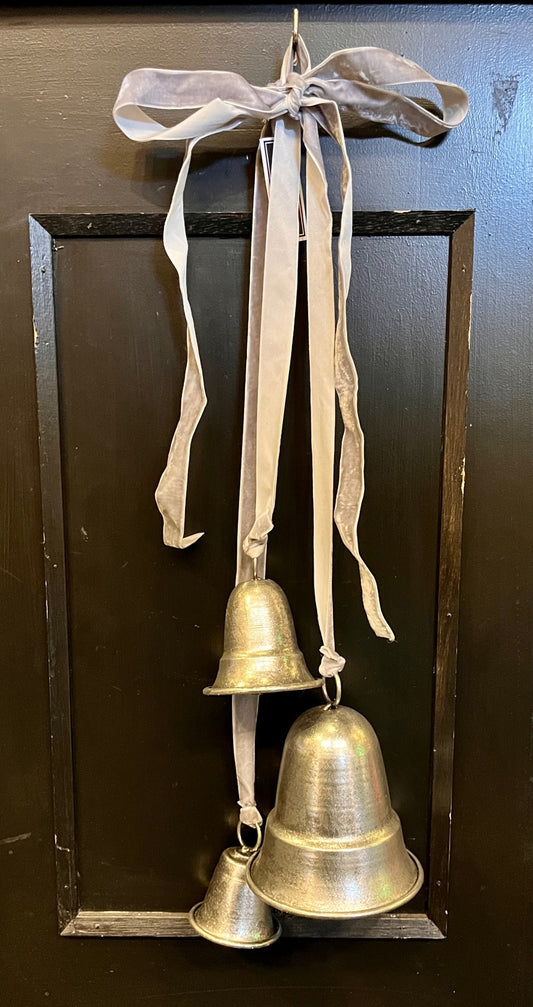 Set of 3 ANTIQUE SILVER METAL BELLS X440896