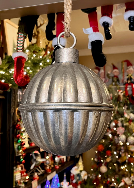 16CM ANTIQUE SILVER METAL BELL X440902