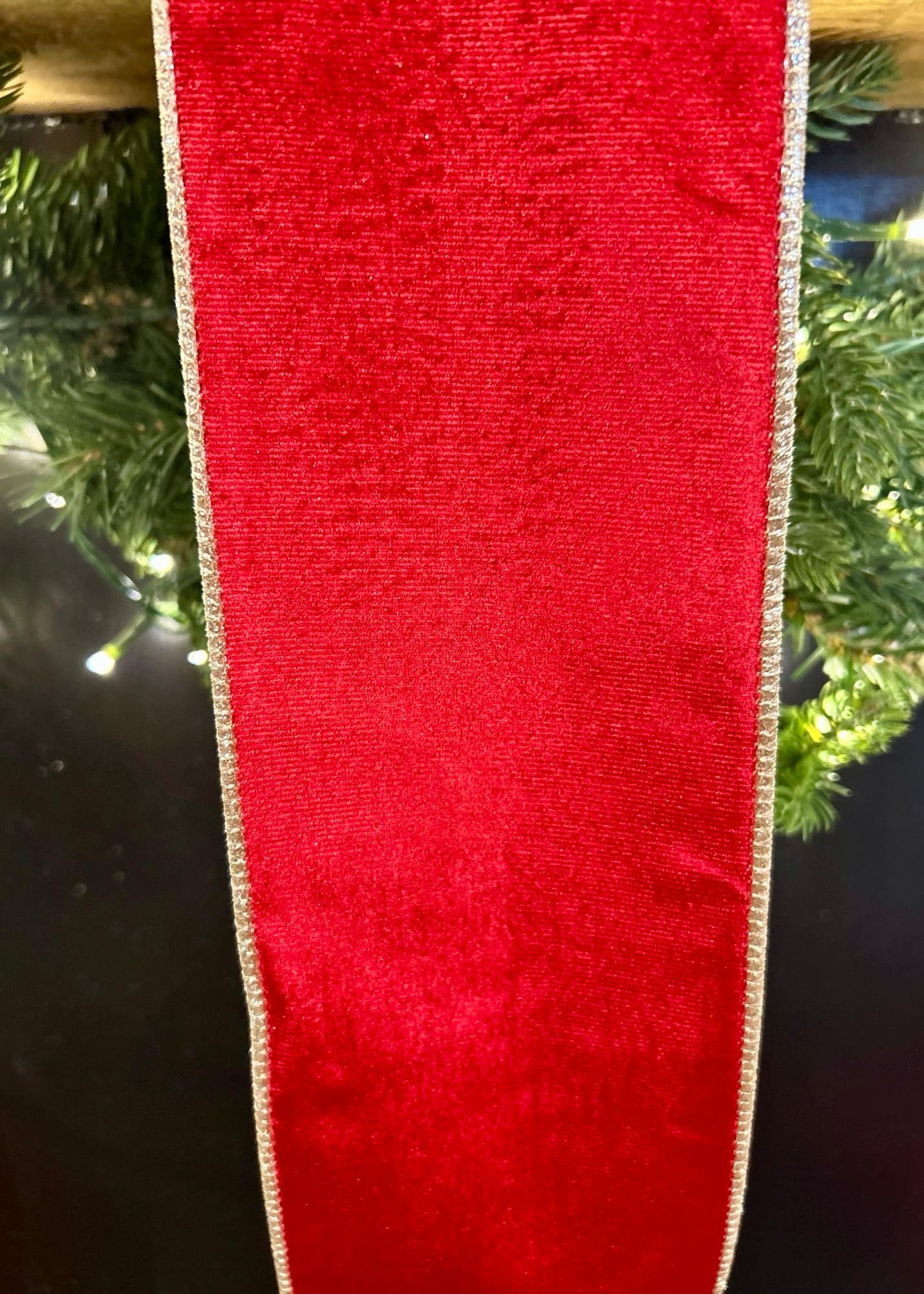 RED VELVET RIBBON WITH CHAMPAGNE UNDERLAY & WIRE EDGE X443521