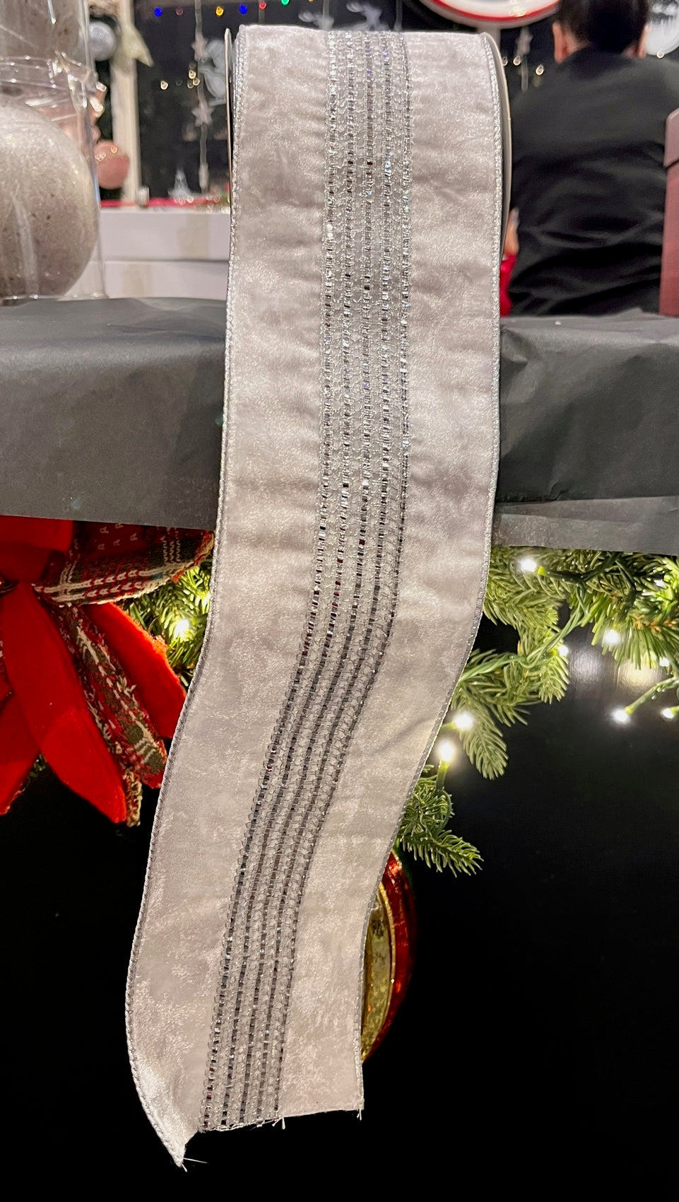 10M WHITE VELVET WIRE EDGE RIBBON W/SILVER DIAMONTE DETAIL X443767