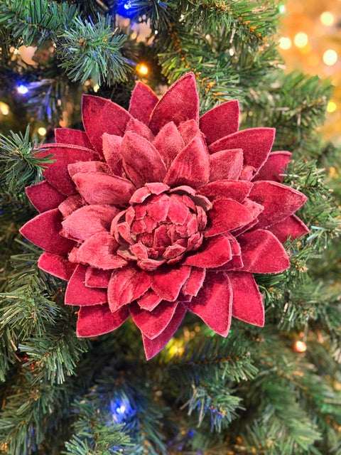 ROSE PINK VELVET  DAHLIA  WITH LEAVES X480106