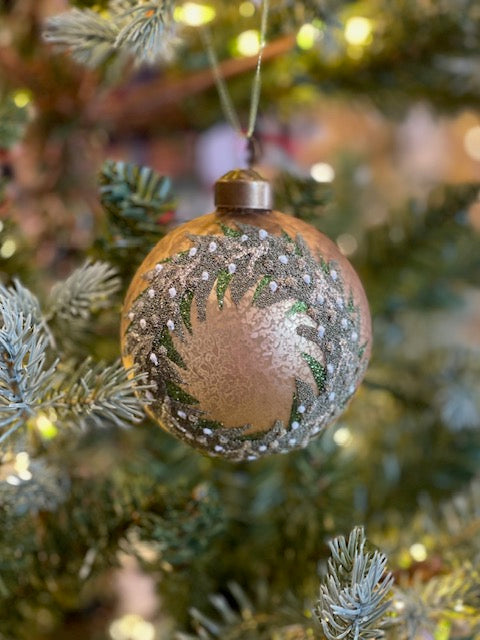 GOLD MERCURY FINISH WITH GREEN WREATH ROUND GLASS HANGING ORNAMENT X250247