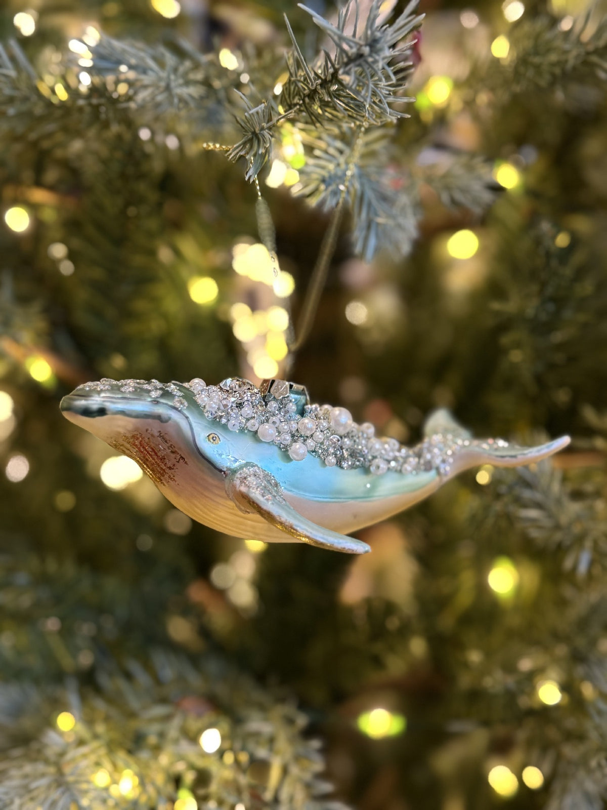 BLUE WHALE WITH PEARLS GLASS ORNAMENT X260666