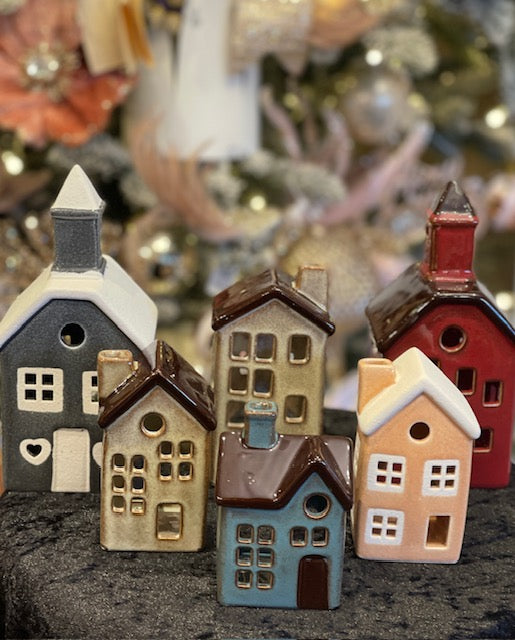 NEW HAMPSHIRE STONEWARE VILLAGE - CREAM SMALL SALTBOX LH039