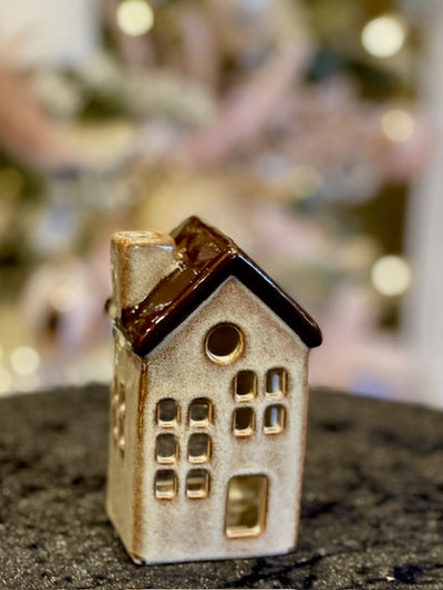 NEW HAMPSHIRE STONEWARE VILLAGE - SMALL BEIGE SALTBOX LH040