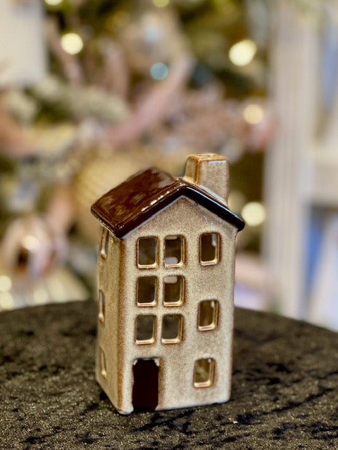 NEW HAMPSHIRE STONEWARE VILLAGE - BEIGE MEDIUM SALTBOX LH041