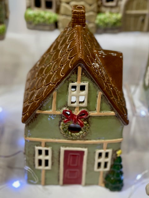 STONEWARE VILLAGE TEALIGHT HOUSE - CHRISTMAS GREEN COTTTAGE WITH TREE LH050