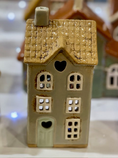 STONEWARE VILLAGE TEALIGHT HOUSE - HEART HOME LH057
