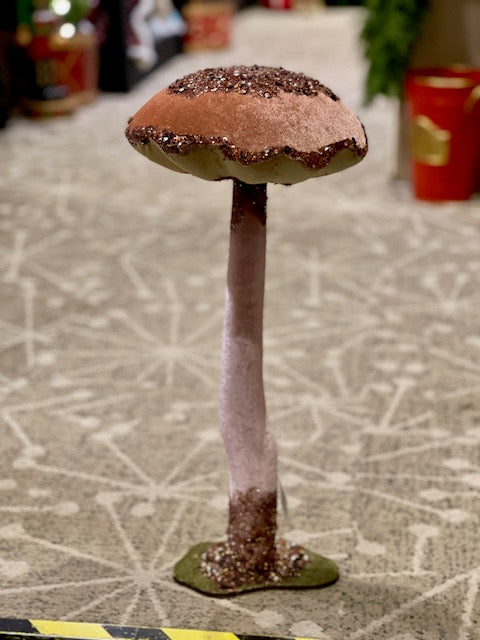 WOODLAND STANDING VELVET GLITTER TOADSTOOL UC505325