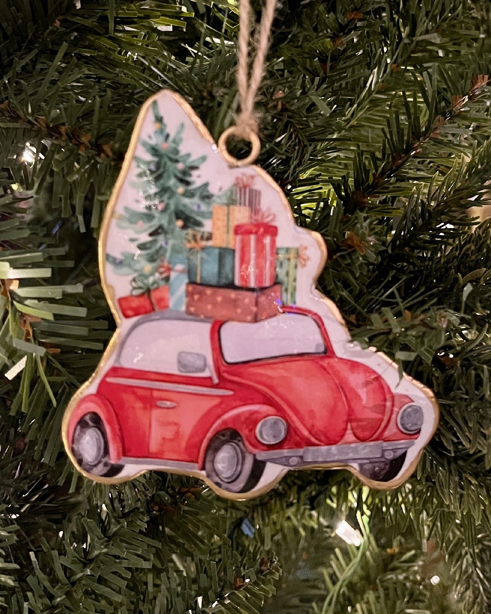 BUG WITH TREE & PRESENTS HANGING ORNAEMNT UC554146