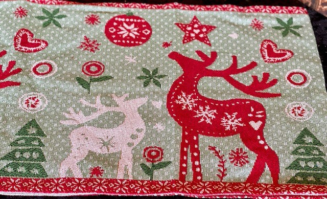 FESTIVE REINDEER TABLE RUNNER LD6584-1