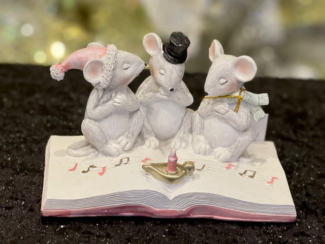 TRIO OF MICE READING BOOK XMIC06