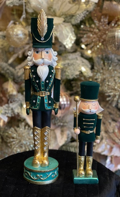 GREEN SOLDIER NUTCRACKER WITH STAFF XDD50