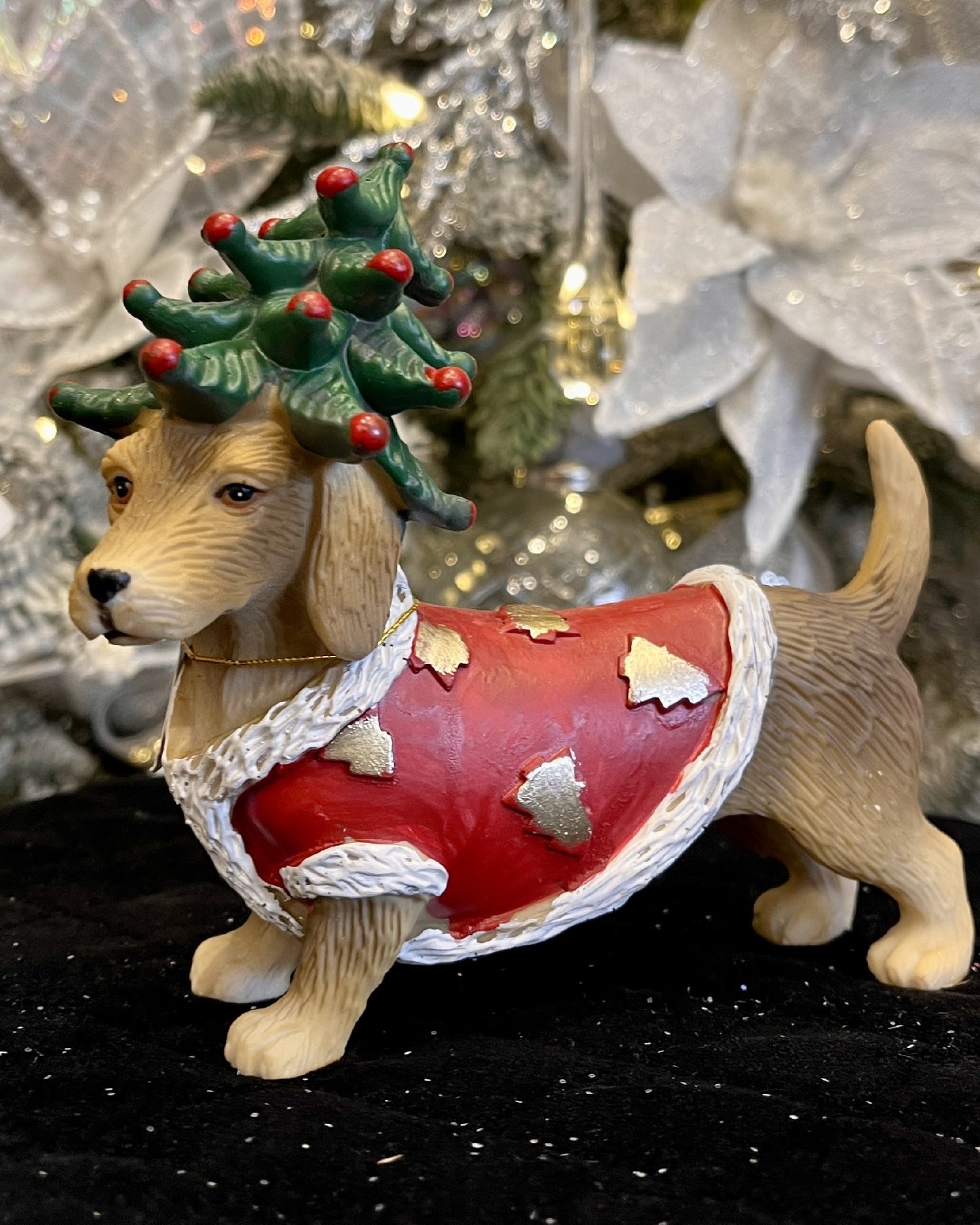 STANDING DACHSHUND WITH TREE XCD173