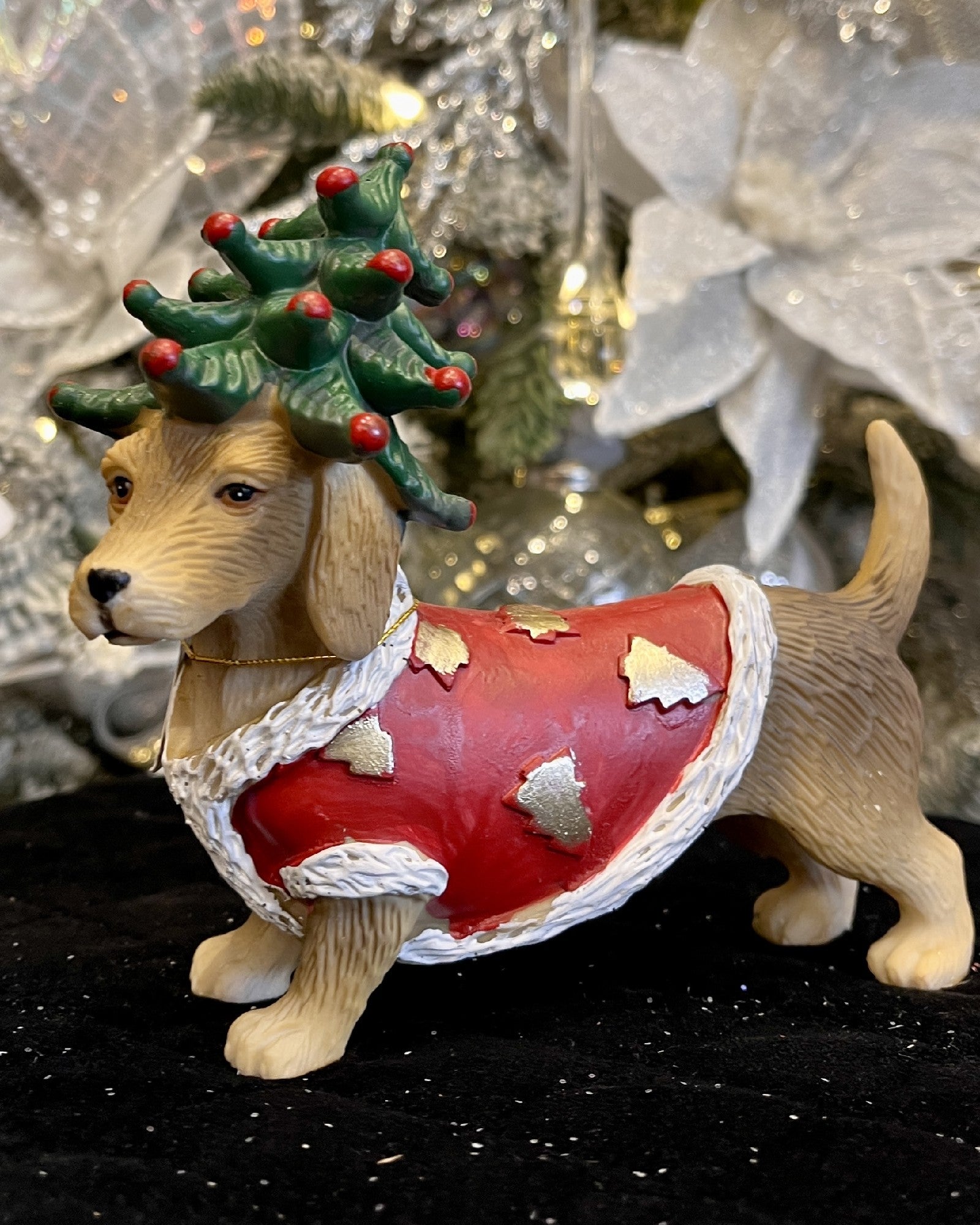 STANDING DACHSHUND WITH TREE XCD173