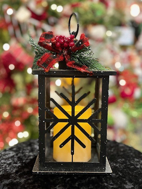 LED LANTERN SNOWFLAKE WITH BUFFALO CHECK BOW & BERRIES C34353