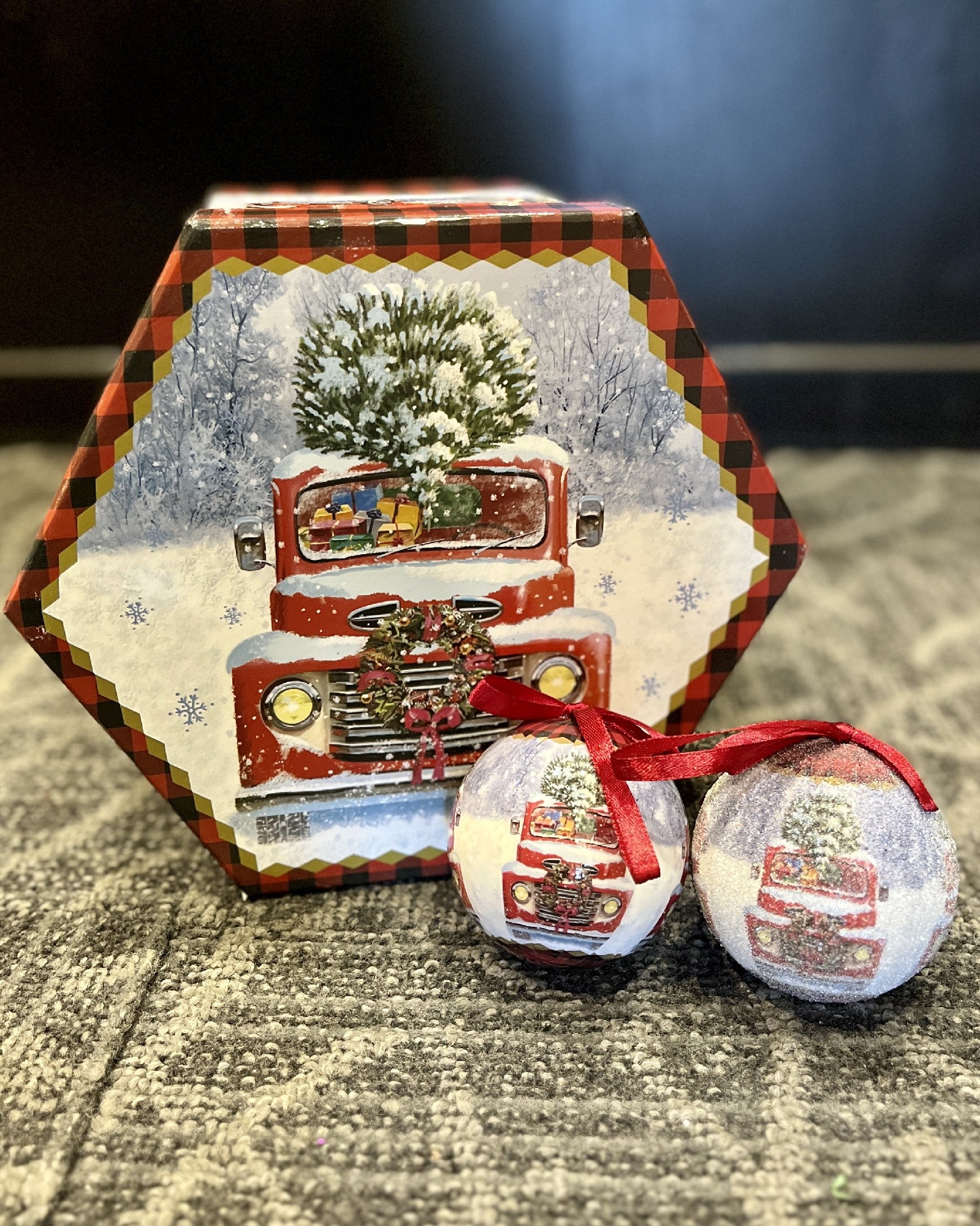 BOX OF 14 RED TRUCK BAUBLES 4276423