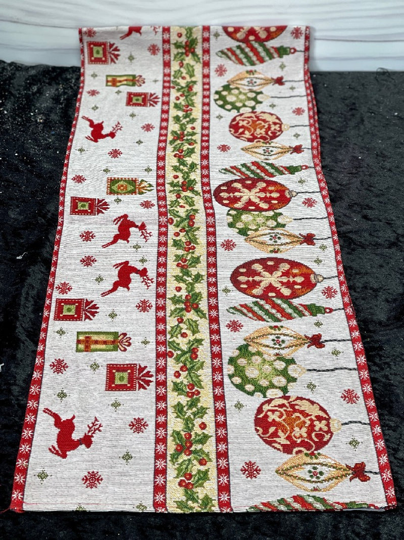 ORNAMENT GARLAND WITH DEER TABLE RUNNER 4278391