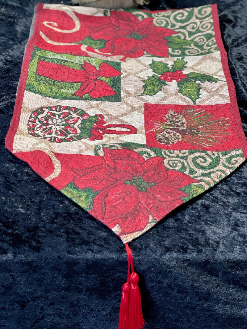 RED/GREEN HOLLY POINSETTIA PATCHWORK TABLE RUNNER 42783103