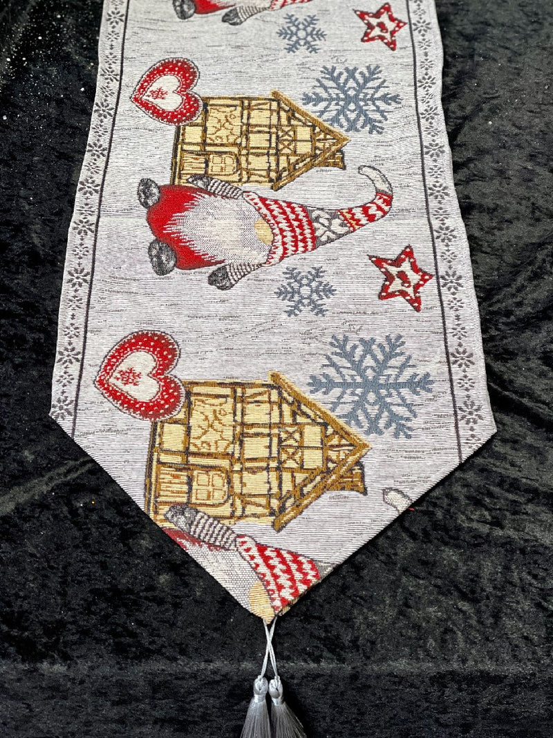 GNOME & HOUSE TABLE RUNNER 42783106