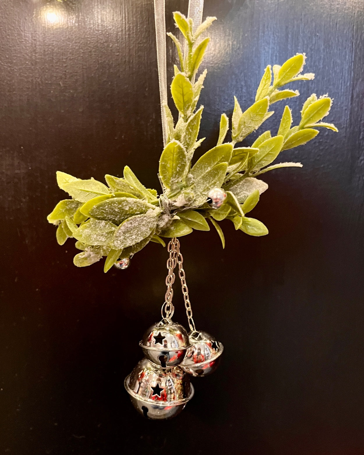 SILVER BELLS & MISTLETOE HANGING 4297952R