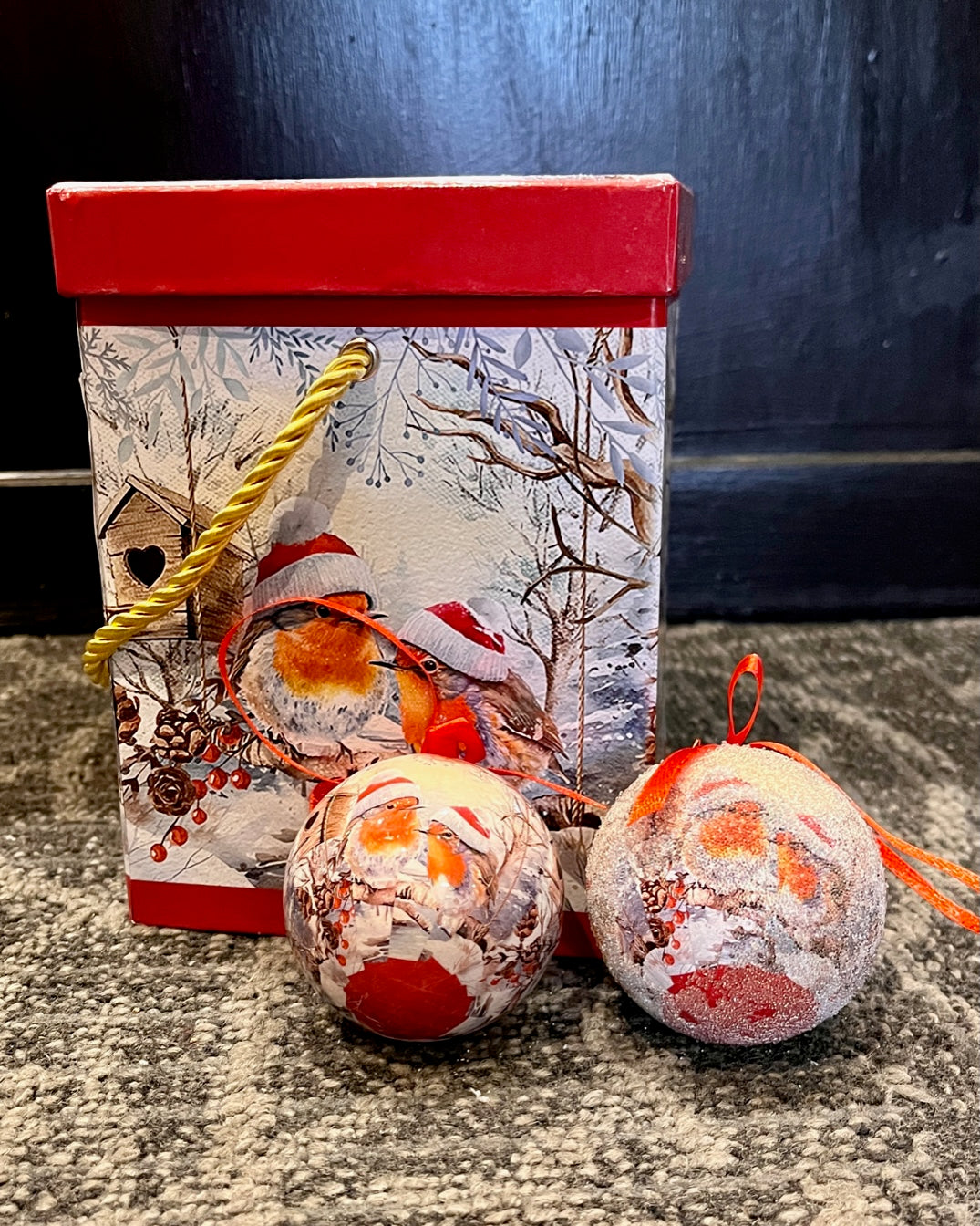 ROBIN MUSIC BOX WITH 8 BAUBLES 4296449