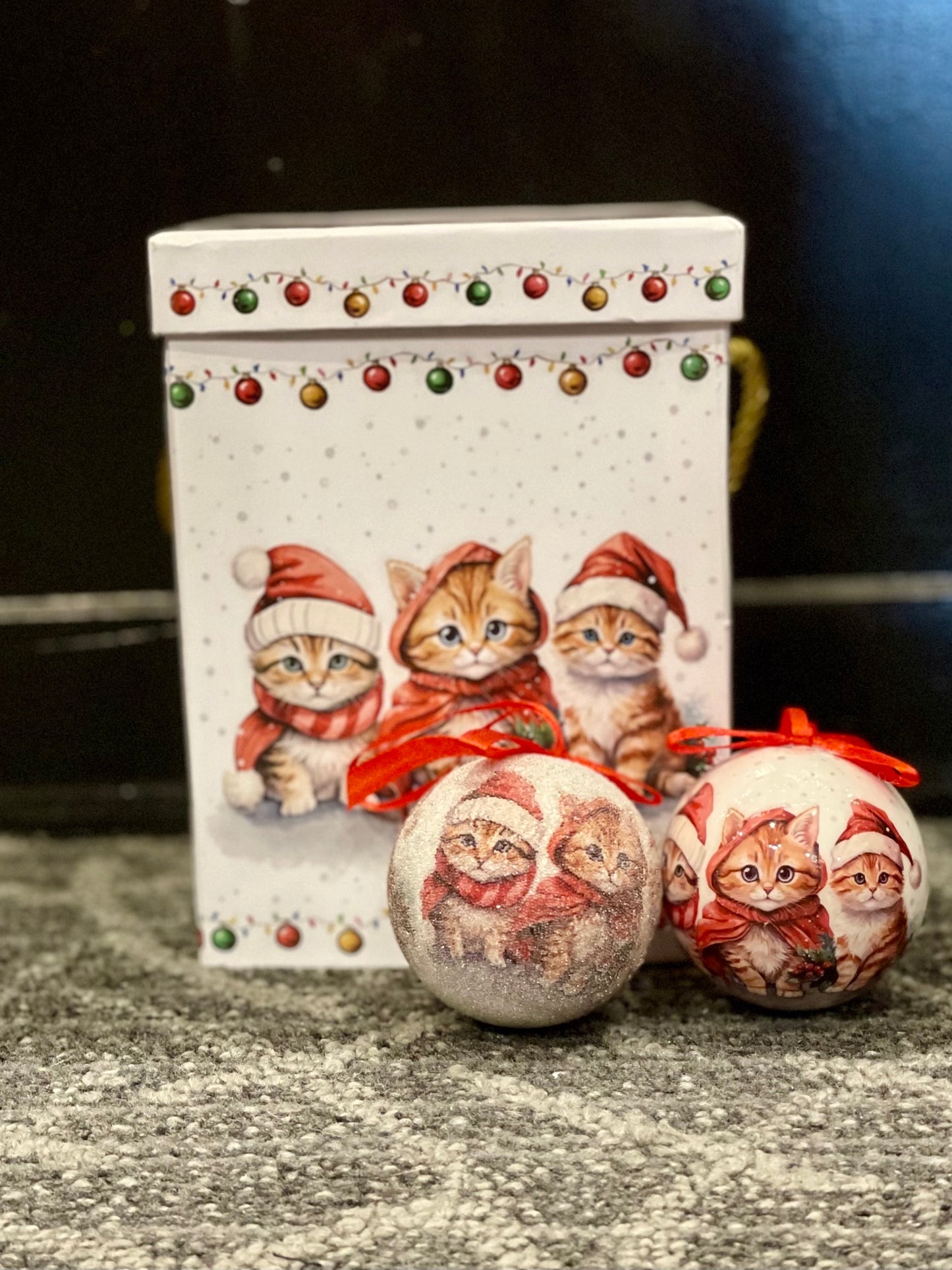 KITTENS MUSIC BOX WITH 8 BAUBLES 4296450