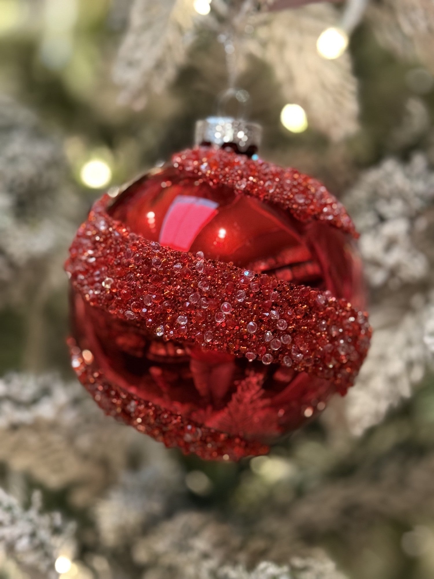 RED WTH CRYSTAL SWIRL ROUND GLASS HANGING ORNAMENT SDX315
