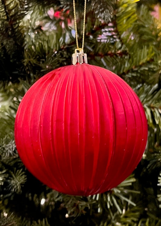 10CM RED RIBBED SHATTERPROOF ORNAMENT SVN109