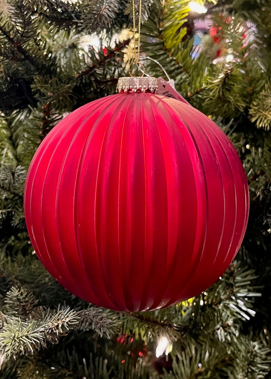 15CM RED RIBBED SHATTERPROOF ORNAMENT SVN110