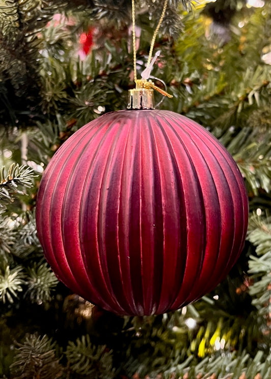 10CM BURGUNDY RIBBED SHATTERPROOF ORNAMENT SVN163
