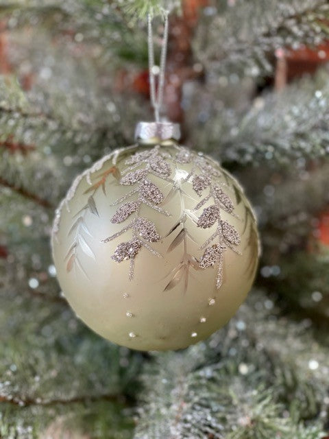PALE GREEN WITH CHAMPAGNE GLITTER DETAIL ROUND ORNAMENT GQAM120