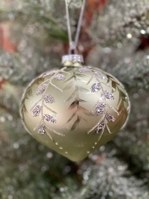 PALE GREEN WITH CHAMPAGNE GLITTER DETAIL ONION ORNAMENT GQAM122