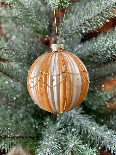 GOLD RIBBED ROUND GOLD SWAG ORNAMENT GQAM189