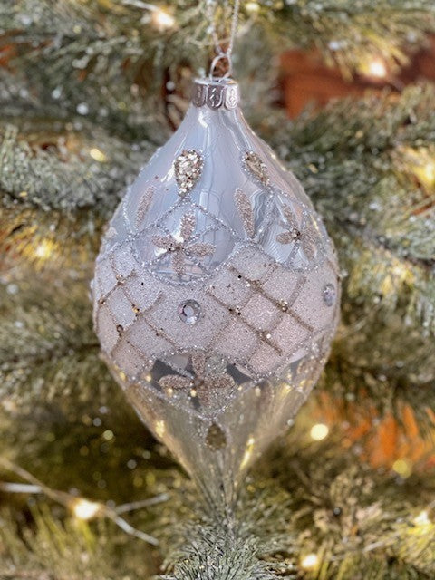 WHITE & SILVER FINE DETAIL TEARDROP ORNAMENT GQAM392 