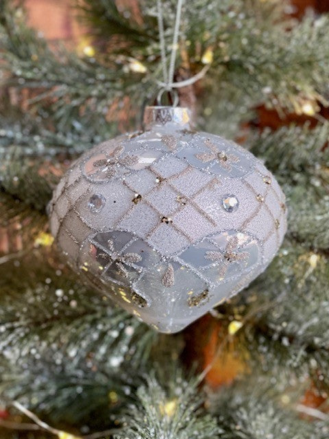 WHITE & SILVER FINE DETAIL ONION ORNAMENT GQAM393 