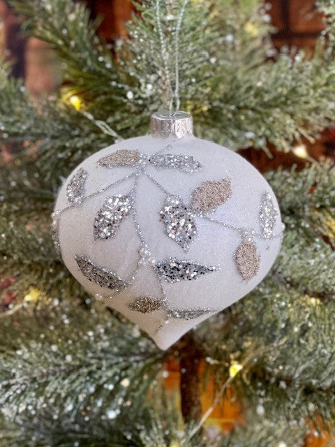 WHITE & SILVER FINE LEAF ONION ORNAMENT GQAM395