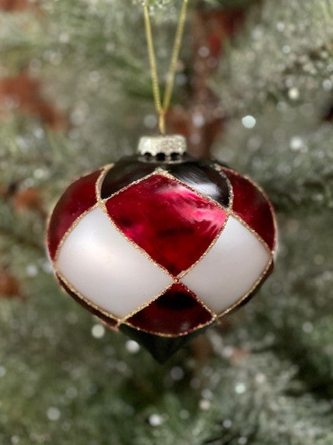 RED/WHITE/BLACK CHEQURED ONION ORNAMENT GQAM421